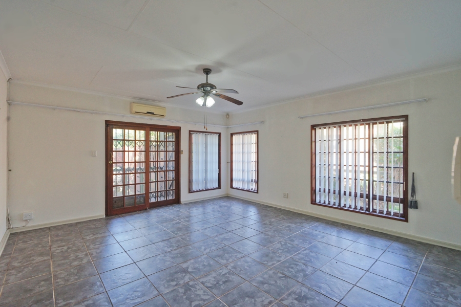 4 Bedroom Property for Sale in Cove Rock Eastern Cape